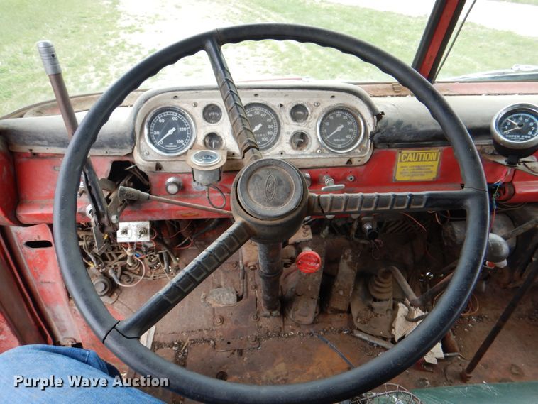 image for item IQ9255 1973 Ford  oil distributor truck