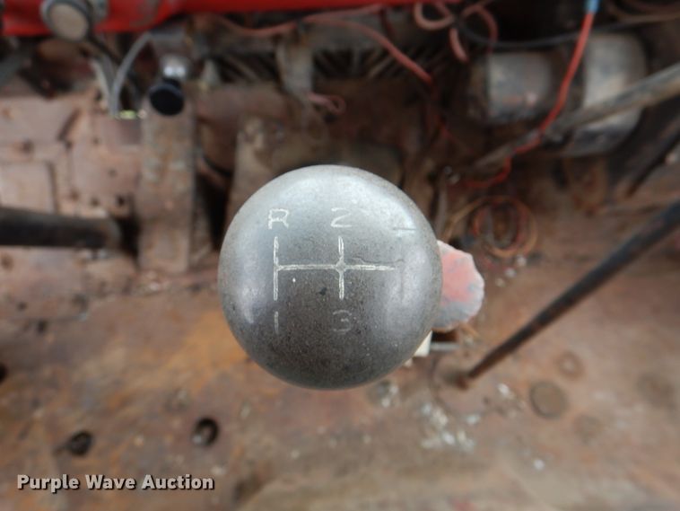 image for item IQ9255 1973 Ford  oil distributor truck