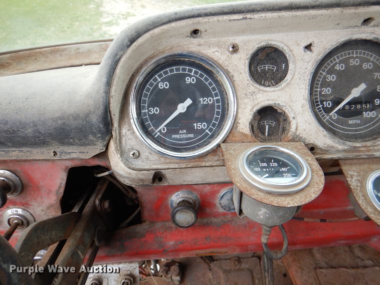 image for item IQ9255 1973 Ford  oil distributor truck