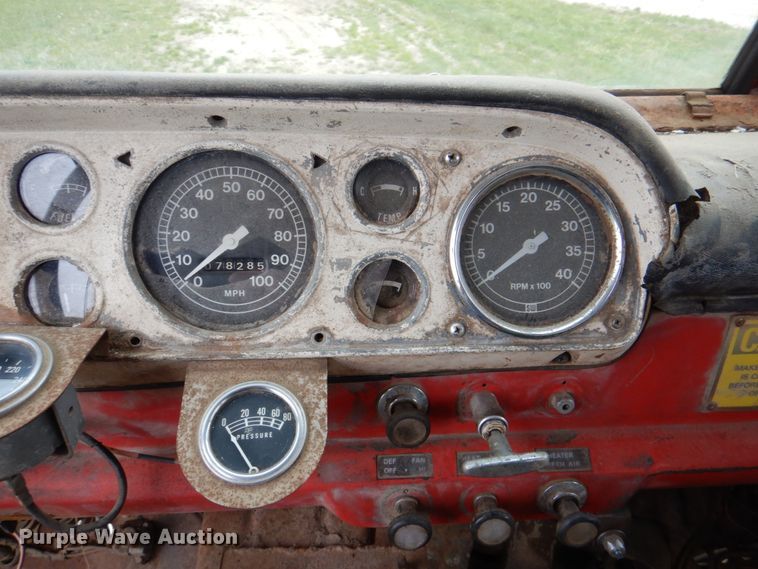 image for item IQ9255 1973 Ford  oil distributor truck