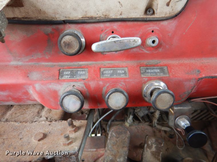 image for item IQ9255 1973 Ford  oil distributor truck