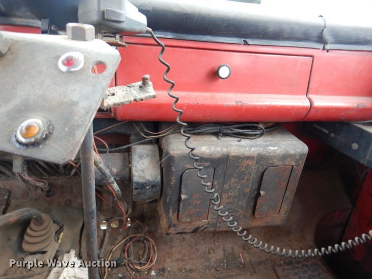 image for item IQ9255 1973 Ford  oil distributor truck