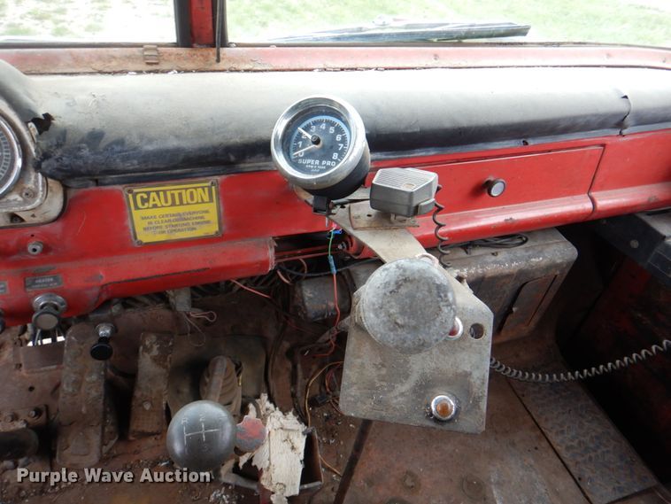 image for item IQ9255 1973 Ford  oil distributor truck