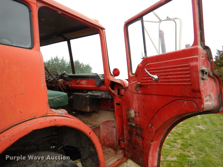 image for item IQ9255 1973 Ford  oil distributor truck