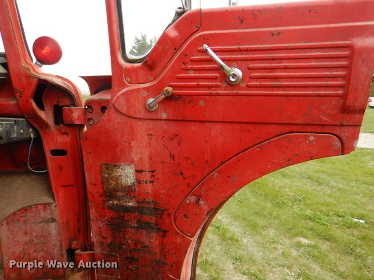 image for item IQ9255 1973 Ford  oil distributor truck