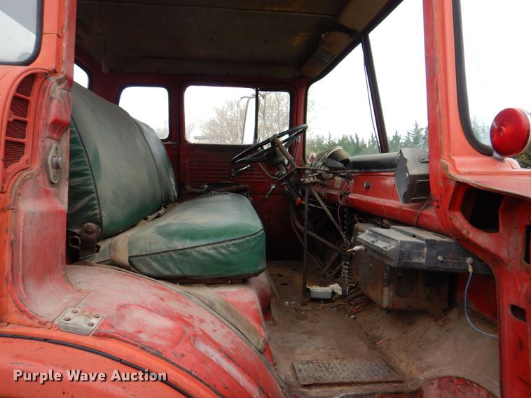 image for item IQ9255 1973 Ford  oil distributor truck