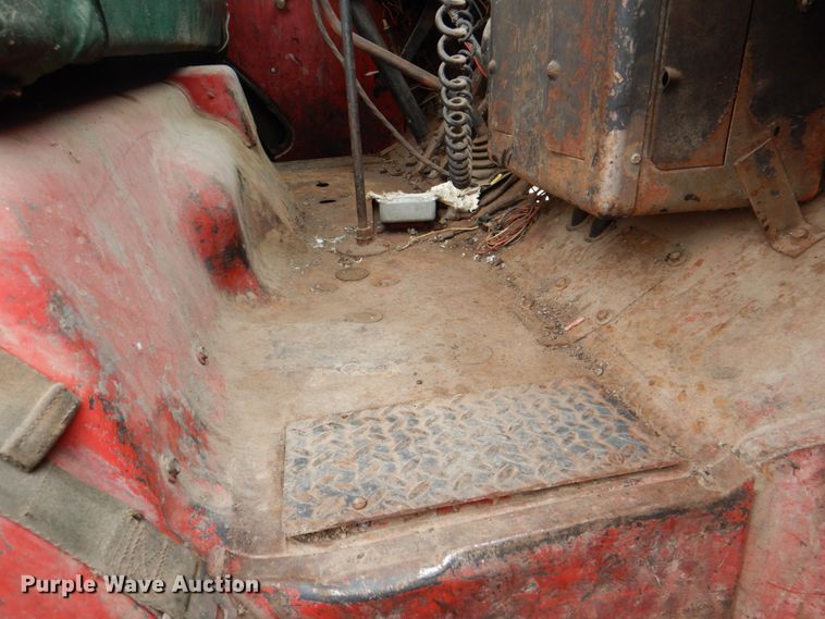 image for item IQ9255 1973 Ford  oil distributor truck