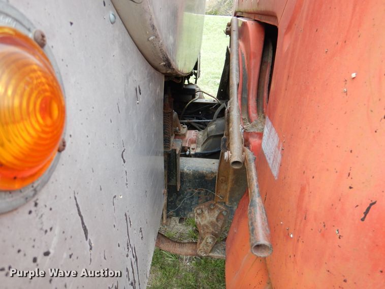 image for item IQ9255 1973 Ford  oil distributor truck