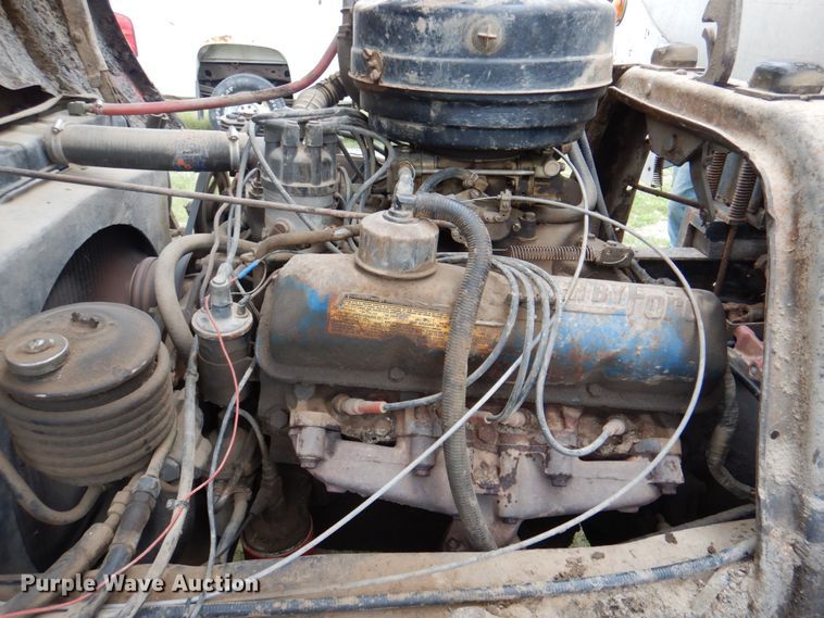 image for item IQ9255 1973 Ford  oil distributor truck