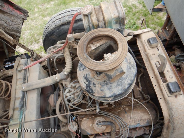 image for item IQ9255 1973 Ford  oil distributor truck