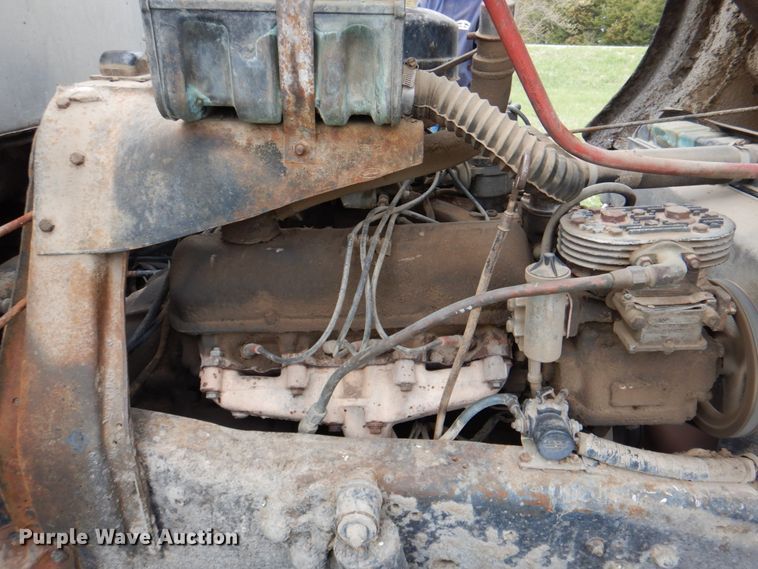 image for item IQ9255 1973 Ford  oil distributor truck