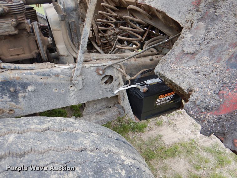 image for item IQ9255 1973 Ford  oil distributor truck