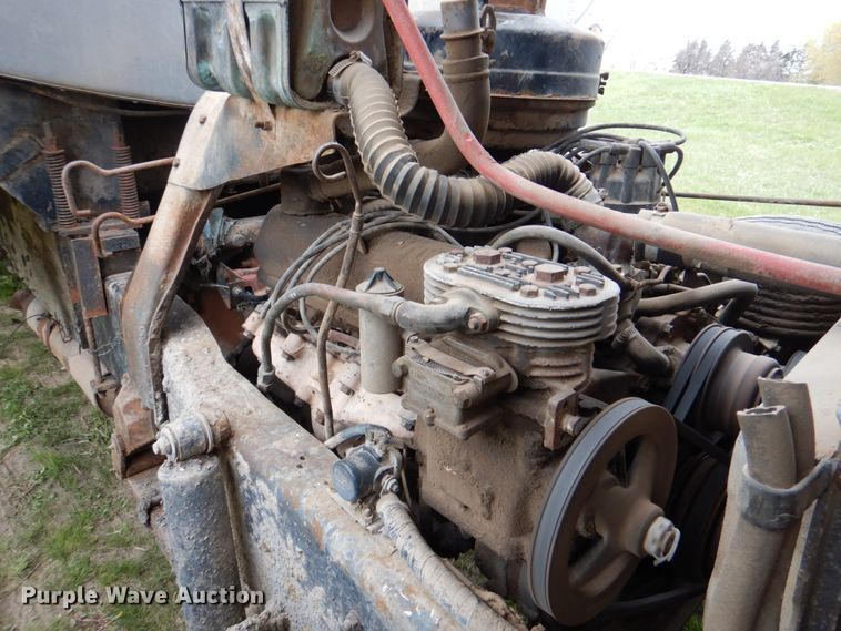 image for item IQ9255 1973 Ford  oil distributor truck