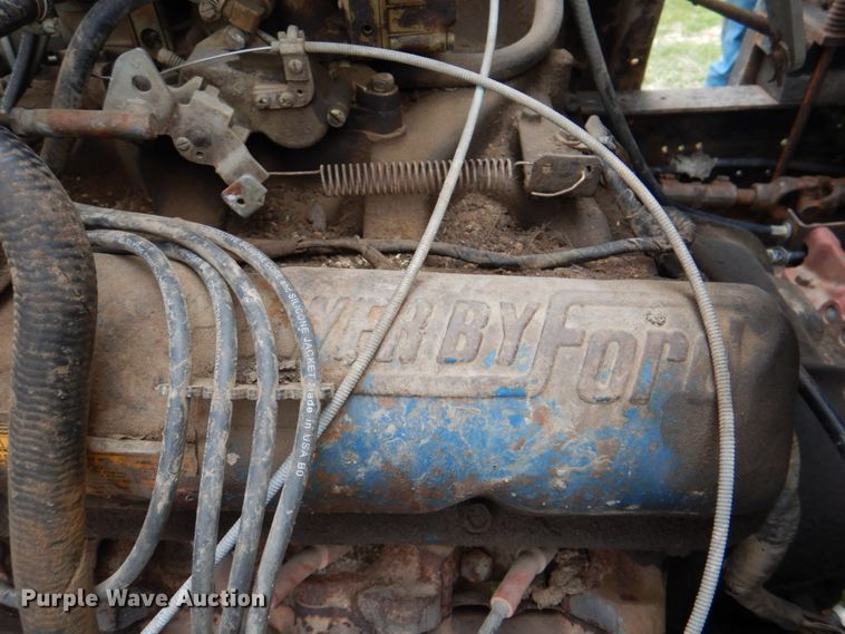 image for item IQ9255 1973 Ford  oil distributor truck