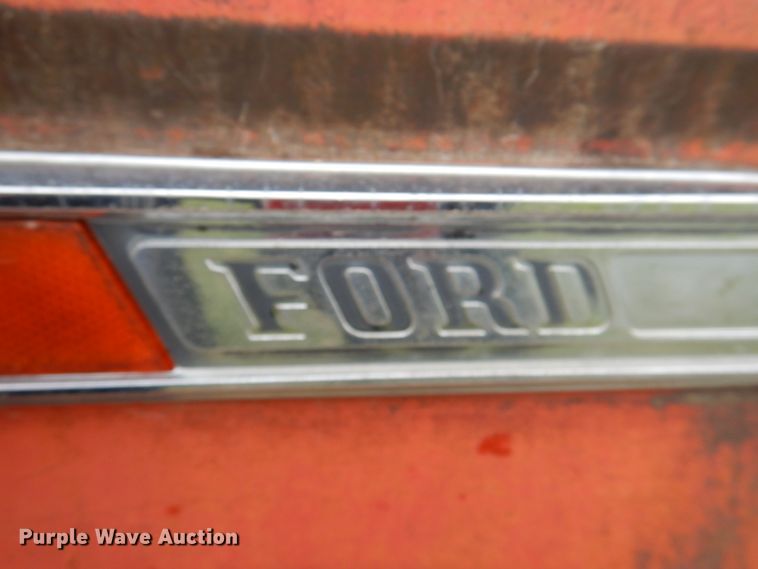 image for item IQ9255 1973 Ford  oil distributor truck