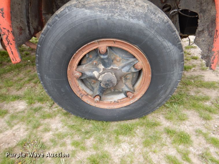 image for item IQ9255 1973 Ford  oil distributor truck