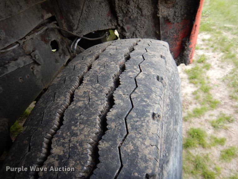 image for item IQ9255 1973 Ford  oil distributor truck