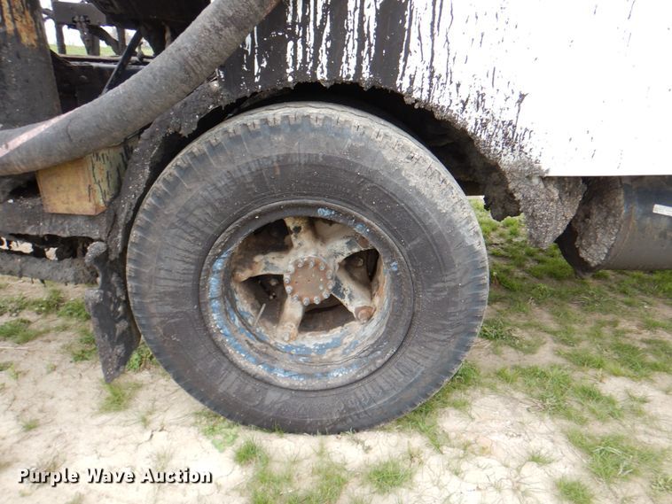 image for item IQ9255 1973 Ford  oil distributor truck