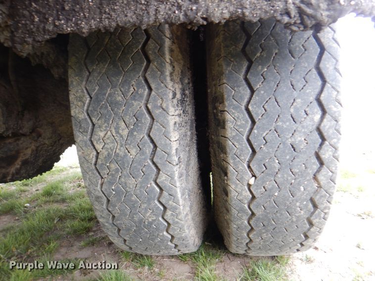 image for item IQ9255 1973 Ford  oil distributor truck