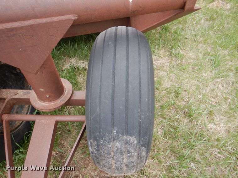 image for item IQ9259 Hay bale trailer