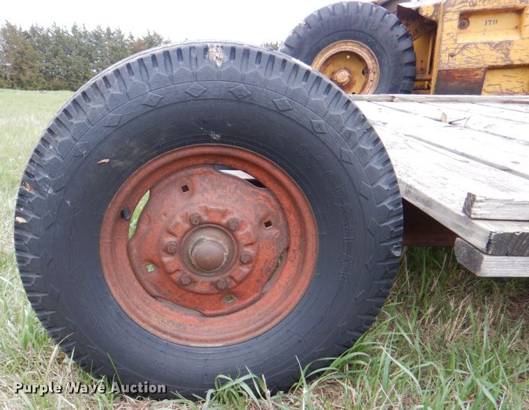 image for item IQ9259 Hay bale trailer