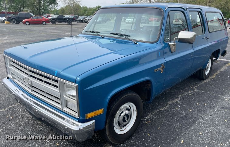 image for item IR9925 1988 Chevrolet C10 Suburban  SUV
