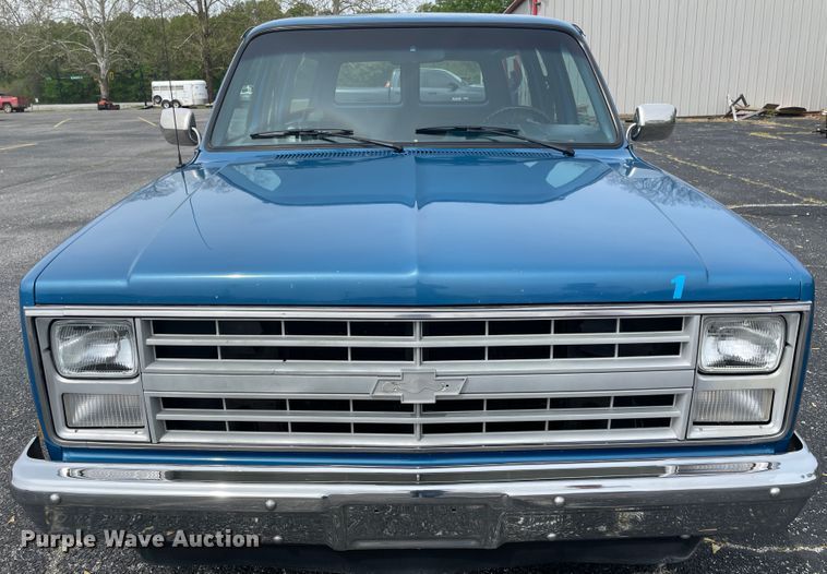 image for item IR9925 1988 Chevrolet C10 Suburban  SUV