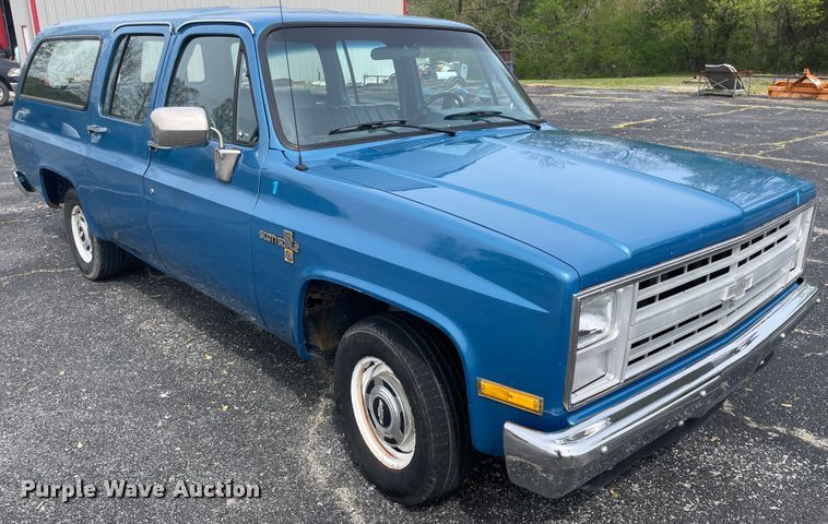 image for item IR9925 1988 Chevrolet C10 Suburban  SUV