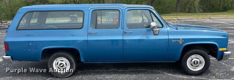 image for item IR9925 1988 Chevrolet C10 Suburban  SUV
