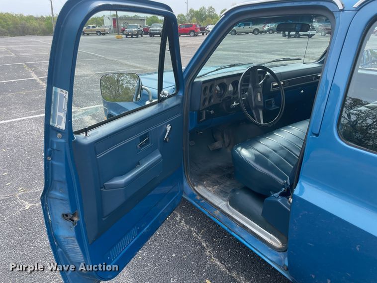 image for item IR9925 1988 Chevrolet C10 Suburban  SUV