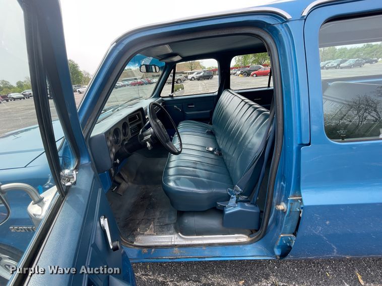 image for item IR9925 1988 Chevrolet C10 Suburban  SUV