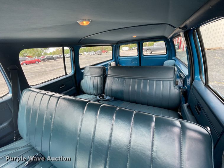 image for item IR9925 1988 Chevrolet C10 Suburban  SUV