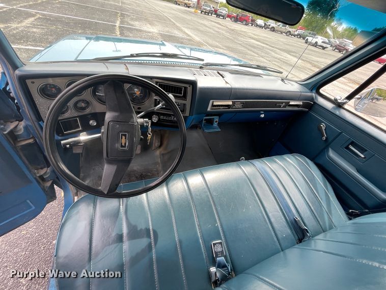 image for item IR9925 1988 Chevrolet C10 Suburban  SUV