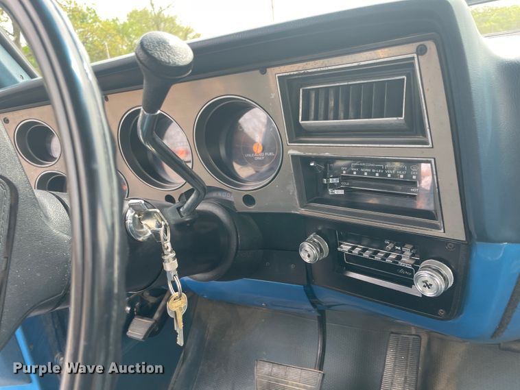 image for item IR9925 1988 Chevrolet C10 Suburban  SUV