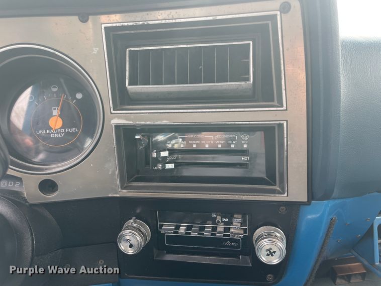 image for item IR9925 1988 Chevrolet C10 Suburban  SUV