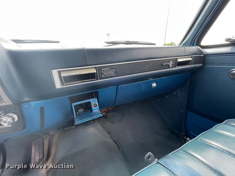 image for item IR9925 1988 Chevrolet C10 Suburban  SUV