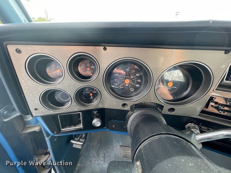 image for item IR9925 1988 Chevrolet C10 Suburban  SUV