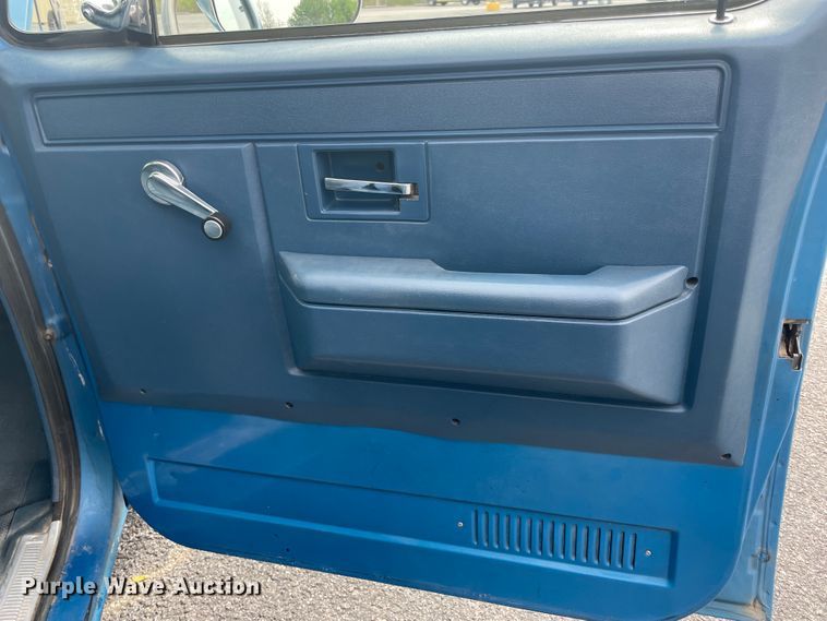 image for item IR9925 1988 Chevrolet C10 Suburban  SUV