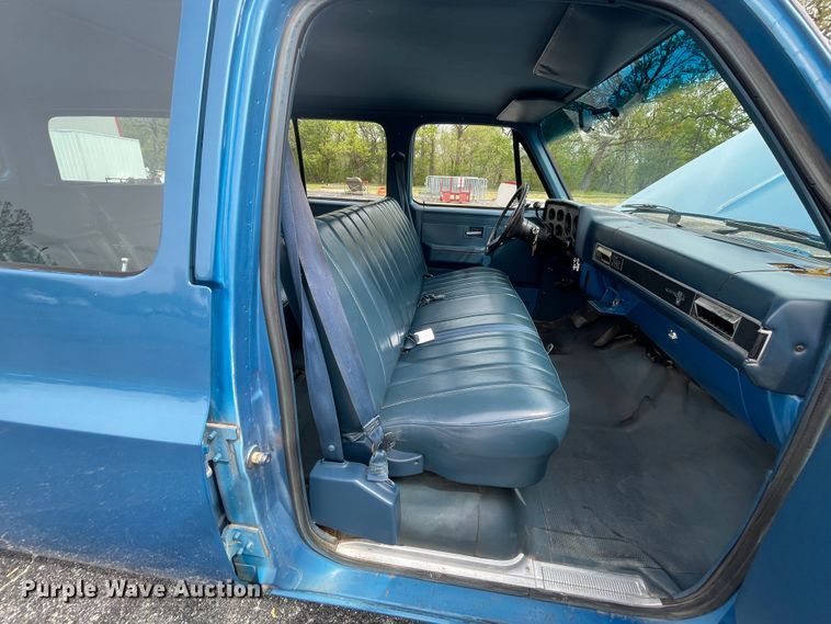 image for item IR9925 1988 Chevrolet C10 Suburban  SUV
