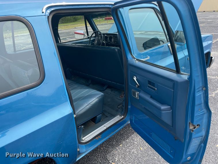 image for item IR9925 1988 Chevrolet C10 Suburban  SUV