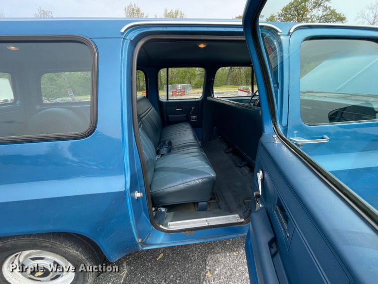image for item IR9925 1988 Chevrolet C10 Suburban  SUV