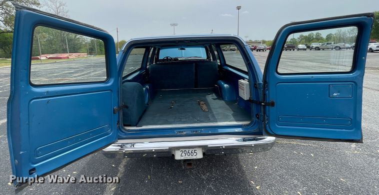 image for item IR9925 1988 Chevrolet C10 Suburban  SUV