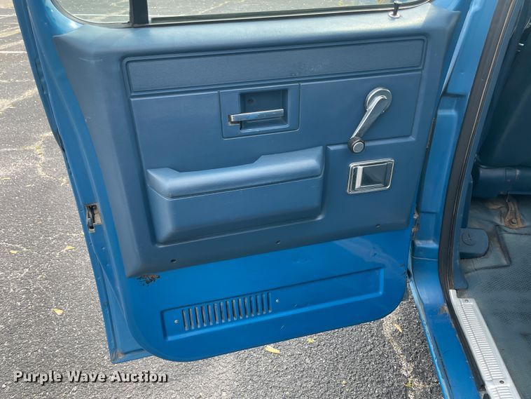 image for item IR9925 1988 Chevrolet C10 Suburban  SUV