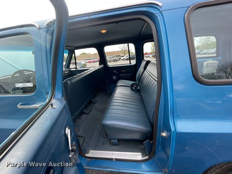 image for item IR9925 1988 Chevrolet C10 Suburban  SUV