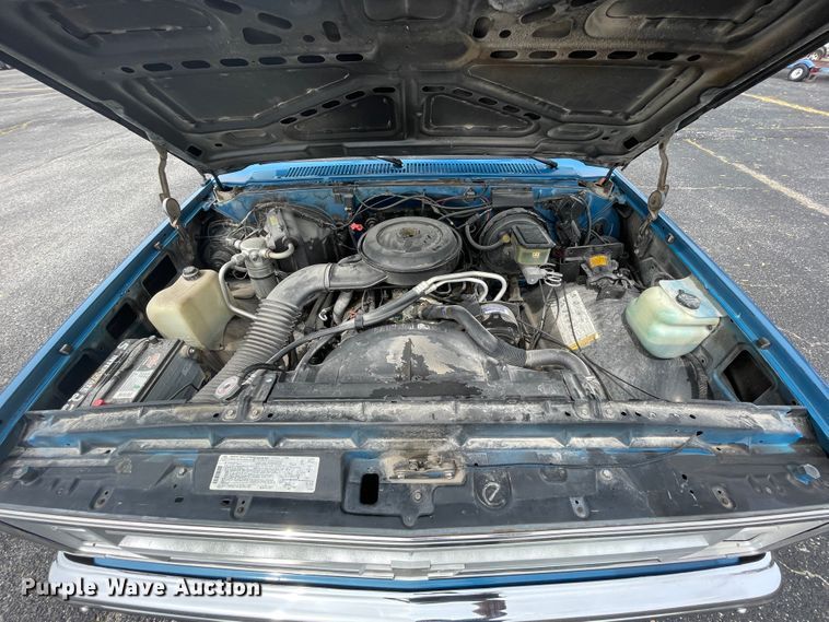 image for item IR9925 1988 Chevrolet C10 Suburban  SUV