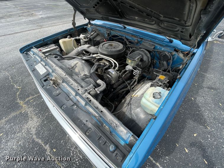 image for item IR9925 1988 Chevrolet C10 Suburban  SUV