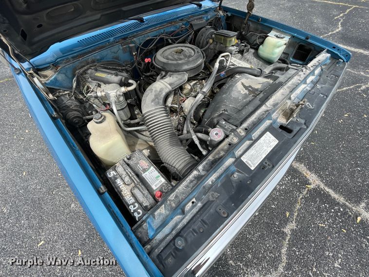 image for item IR9925 1988 Chevrolet C10 Suburban  SUV