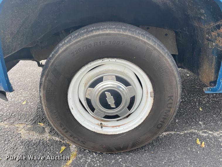 image for item IR9925 1988 Chevrolet C10 Suburban  SUV