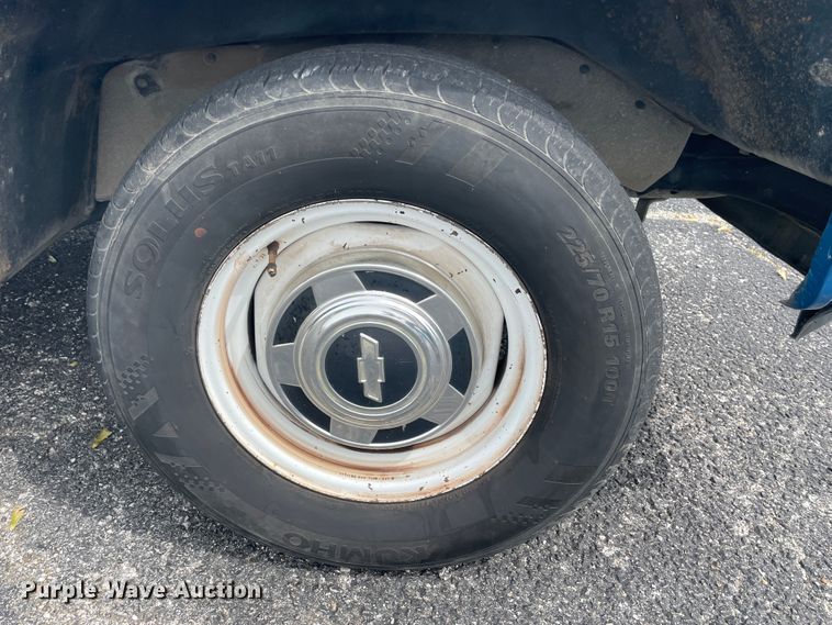 image for item IR9925 1988 Chevrolet C10 Suburban  SUV