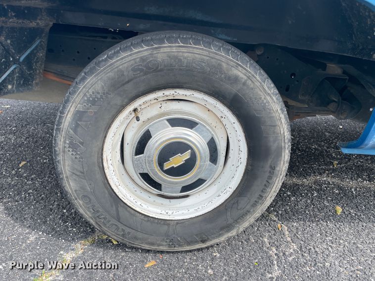 image for item IR9925 1988 Chevrolet C10 Suburban  SUV